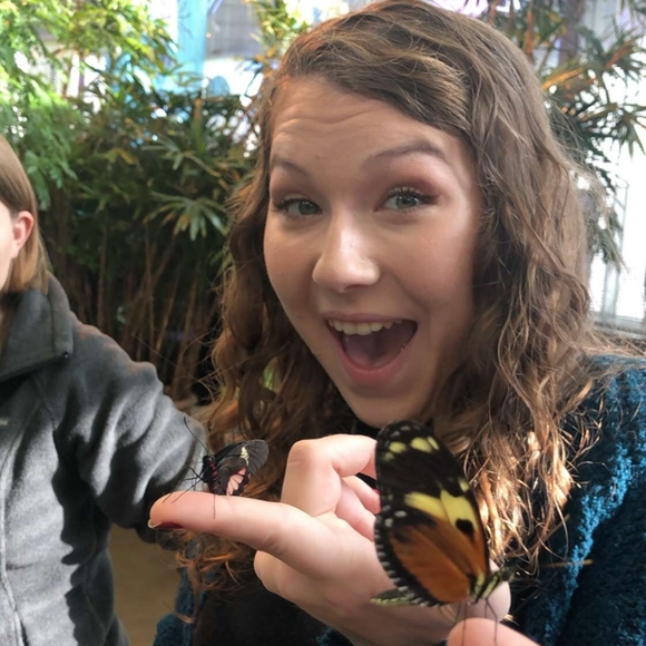 Meet your Posher, Katy - Picture 2 of 5